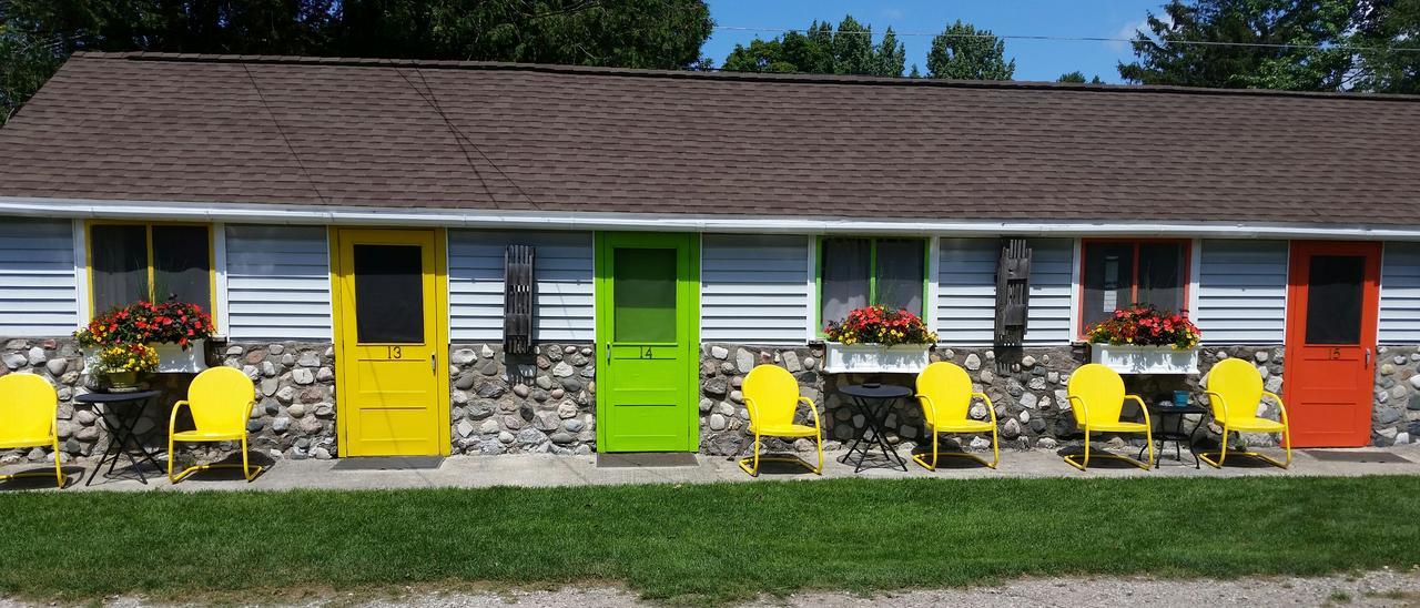 Bay Port Lodging Frankfort Exterior photo